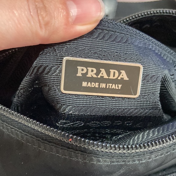 🔥Flash Sale🔥 ❤️ Prada Vintage Nylon Messenger Bag ❤️ - Picture 14 of 17